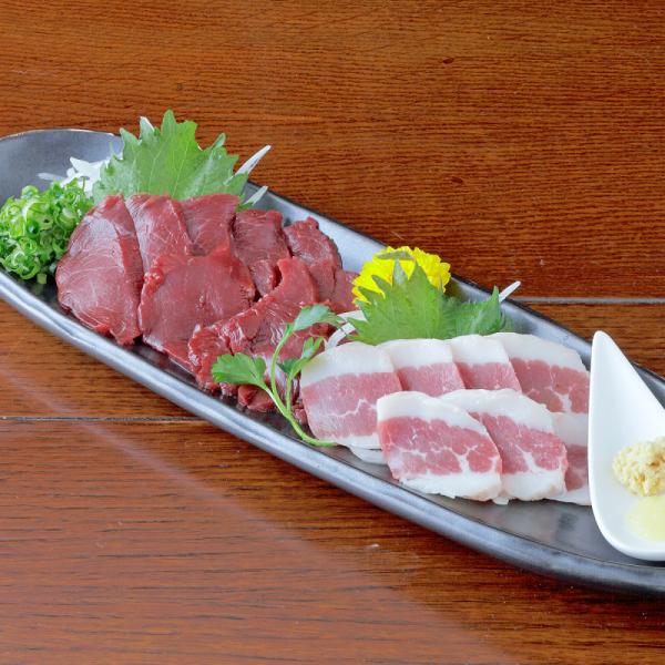 商品名：馬刺し　 赤身約100g＆フタエゴ刺し約100gセット内容量：合計約200g 　 赤身約100g＆フタエゴ刺し約100gセット※■　小分けパック・1パック約50gもしくは約100gの小分けサイズになります。・1パックあたり、多少グラ...