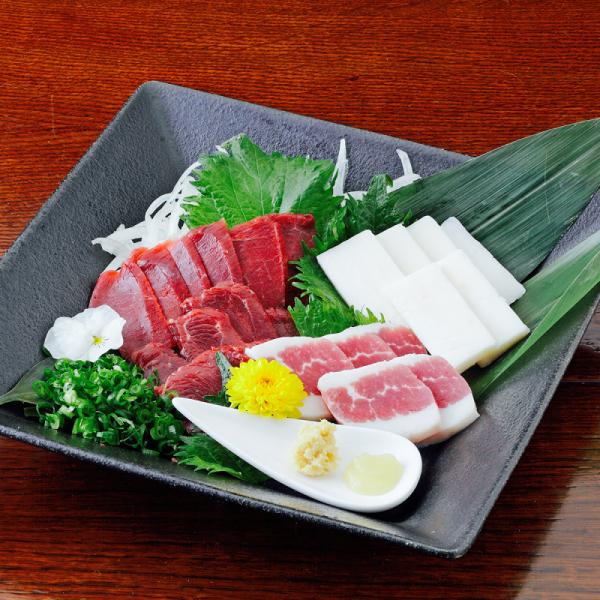 商品名：馬刺し　3種盛り 赤身＆コーネ刺し＆フタエゴ刺しセット内容量：合計約300g 　赤身約100g＆コーネ刺し約100＆フタエゴ刺し100g※■　小分けパック・1パック約50gもしくは約100gの小分けサイズになります。・1パックあたり...