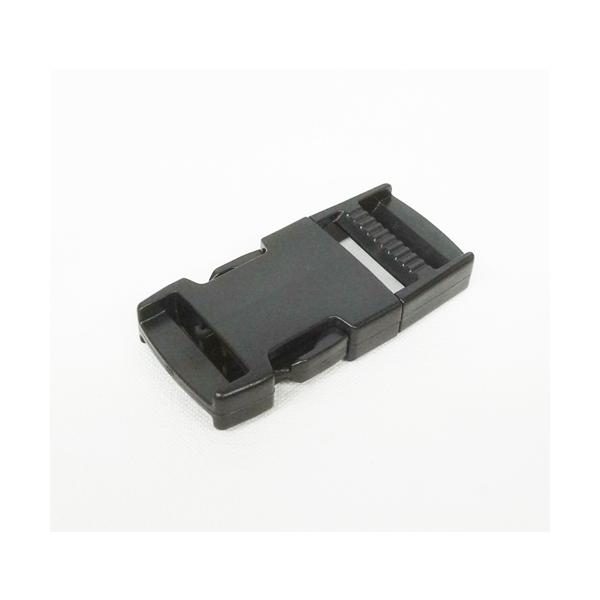 ○材質 POM○カラー ブラック色○サイズ ベルト幅25mm(実寸値25.2mm) (その他画像参照)○個数 1個ベルト幅25mmのプラバックル(差込バックル)です。フラットなデザインに仕上がっています。(フラットタイプ)リュックやショルダ...
