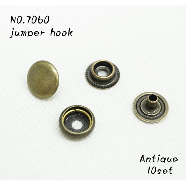 〇素材　鉄〇カラー　アンティーク〇サイズ　頭12.5mm 足5.5mm 写真を参照(7060番のサイズ)〇個数 ４つ組を１０セットNO.7060番の日本製のジャンパーホックです。ウォレットやキーケース、ポーチ等にもお使いいただけます。レザー...