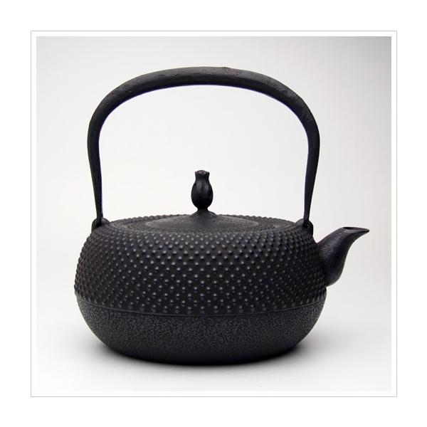 平鉄鉢型（霰/1.5Ｌ） 本場盛岡の南部鉄瓶・南部鉄器 くんざん 薫山 平鉄鉢型 1.4L 中霰 本場盛岡 南部鉄瓶 南部鉄器