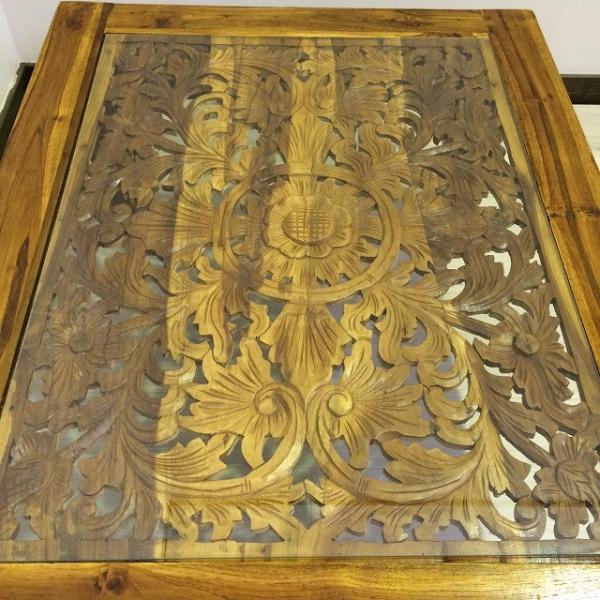 木彫りが美しいローテーブル　アジアン　バリ風　アンティーク　美術品 チーク バリ彫刻デザインローテーブル 彫刻 木目 ガラス天板