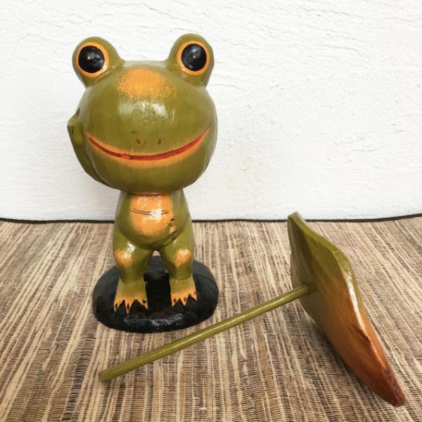 傘持ちカエル 木彫り バリカエル カエルの置き物 かわいい