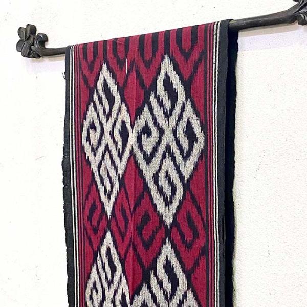 イカット 190×37cm 生地 織物 赤系 タペストリー インドネシア バリ