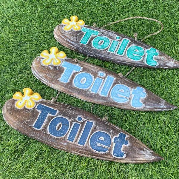 ドア掛けプレート プルメリアのワンポイントがかわいい バリ アジアン  木製 ドアプレート TOILET トイレ 壁掛け トイレプレート 3色 サインプレート