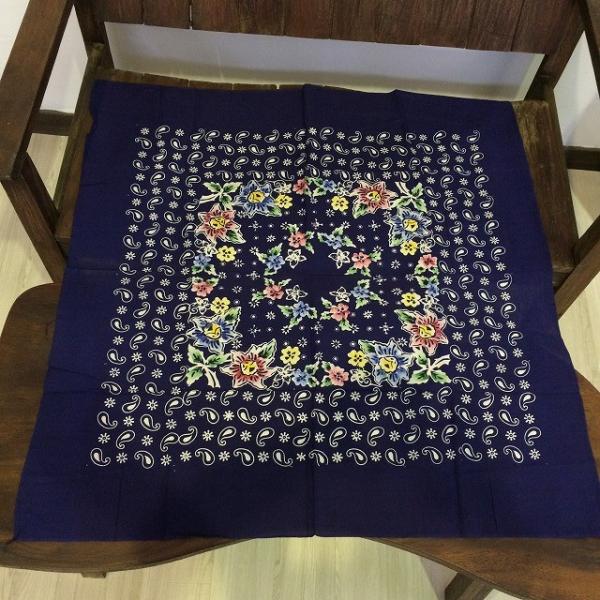 現地より、セレクトしてきました！ろうけつ染めといってロウを溶かして綿又はレーヨンに絵を描いて染め上げるものですまるで絵画のような美しさ。お気に入りの一枚を見つけるのもまたバティックの楽しみでもあります。※多少のサイズのズレや模様の崩れなどあ...