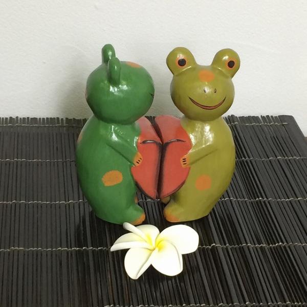 アニマル木彫り カエルペアハート オブジェ 蛙 かえる 置物 アジアン雑貨 かわいい 南国 リゾート バリ 919 バリ雑貨 石像のクプクプ アジアン 通販 Yahoo ショッピング