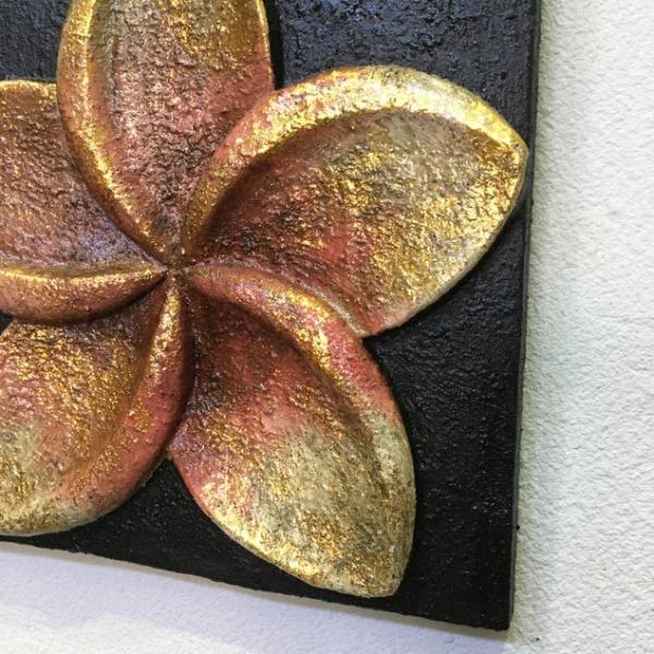 プルメリア　ウッドレリーフ　バリ　ハワイ　壁掛け　インテリア　フランジパニ アート感溢れるデザインが素敵な 木製 壁掛けレリーフ ゴールド