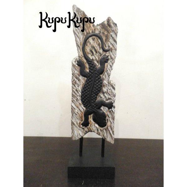 バリ島の木彫り芸術品