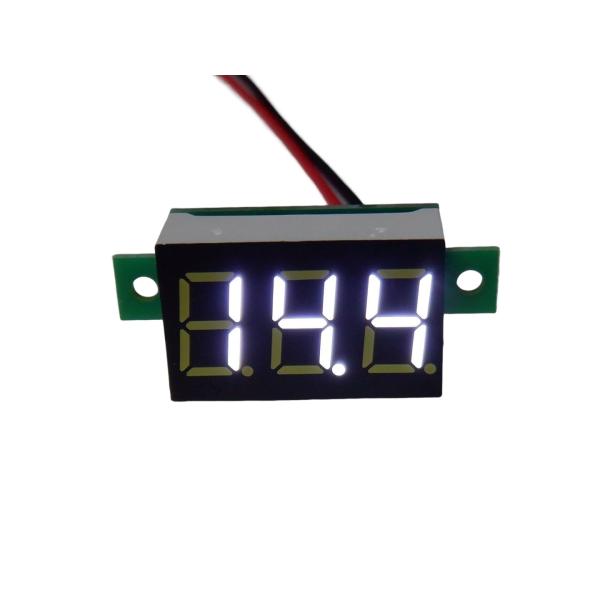 測定範囲はDC4V-DC30V。リード線の長さは19センチ。表示は白色になります。表示部サイズ23mm(W)×15mm(H)×11mm(D)　※接続は赤線にプラス線を、黒線にマイナス線を接続するだけです。※ロットにより取付穴部が異なる場合が...