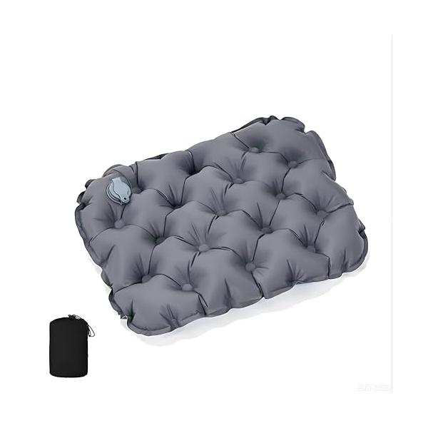 ス ダークグレー/Medium/ダークグレー・Color:ス ダークグレーSize:Medium・パッケージ個数:1・超軽量＆コンパクト設計 折りたたみ式のエアー座布団は約14.5×7×7cm、重さわずか83g。携帯用として飛行機やアウトド...