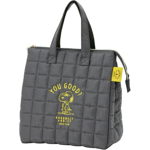 保冷剤などを入れられるメッシュポケット付き。