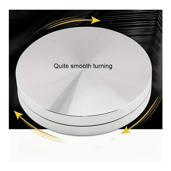 ケーキ装飾や陶芸などに使える小型のターンテーブルです