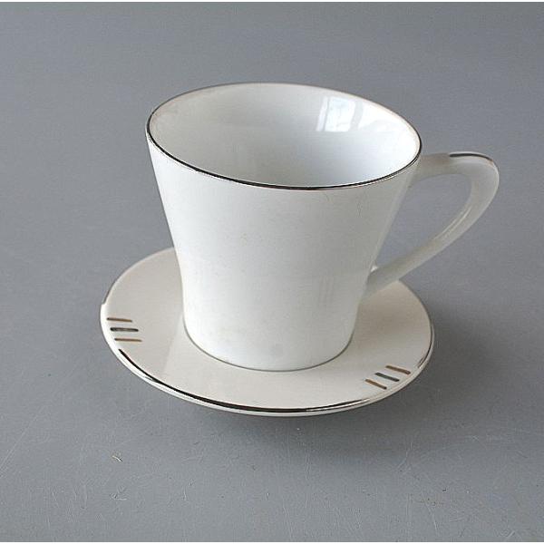 ○カップ　Φ8.2×H7cm    ソーサー　Φ11ｃｍ○容量すりきり180cc○磁器○国産○電子レンジ使用不可・食洗機OKカップとソーサーは本来のセットではありませんのでお値打ちです。プラチナのラインが上品です。