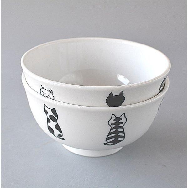 約φ16×H8cm陶磁器国産電子レンジ・食洗機OKかわいい猫が並んだお座り猫　おすわりねこ　のシーリーズです。お皿、丼　鉢　ご飯茶碗なども販売中です。軽量タイプですので軽くてお子様にも安心してお使いいただけます。