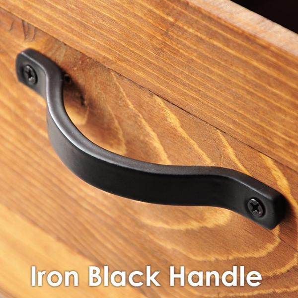 しっかりした厚みとマットブラックがかっこいいアイアンハンドル。シンプルでしっかり力の入れ易いデザインは実用的で、使用頻度の高い部分にも最適。重厚感があり、デザインを引き締めるブラックカラーは、いつもの家具を違った雰囲気に変えたいときや、手作...