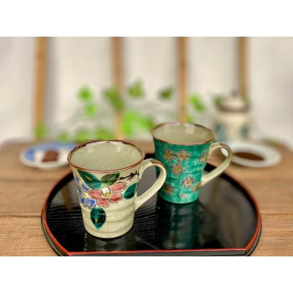 九谷焼 高級 陶磁器 ペアマグカップ コンビ山茶花 ＆ グリーン地桜