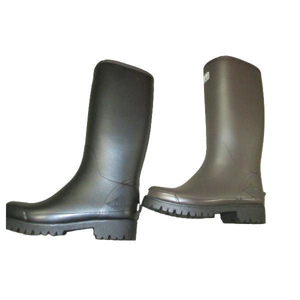 長く皆様に愛されてきたミツウマ人気No.1商品のＧフィールド１００MUミツウマ独自の軽量配合ゴム使用で、従来品より大幅に軽量化。動きやすさを追求した驚きの軽さは、 あらゆるライフシーンに対応する使いやすさを実現しました。靴底が厚くしっかりと...