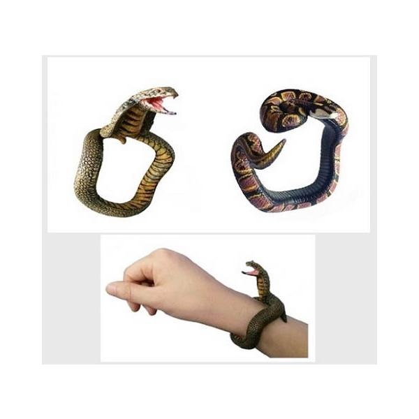 『コブラ ＆ ボールパイソン(バーミーズ) 　スネークブレスレット』：2種セット・材質：プラスチック・サイズ：約6.5x6.5 cm 調整可・コブラとボールパイソン(バーミーズ) 　の2種セットです。新品です。発送は定形外郵便220円を予定...