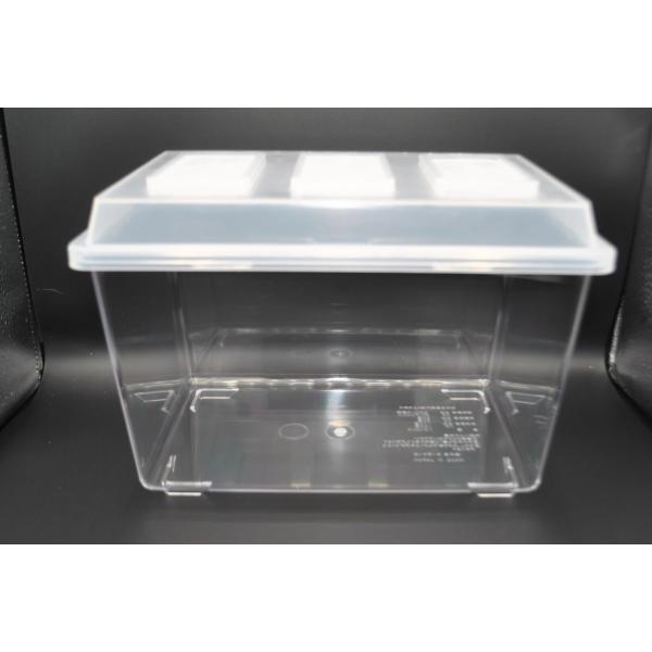 画期的なコバエ撃退ツールです。コバエを防ぐだけでなく、マットの乾燥も防ぐ優れモノ。従来の飼育ケースのフタと違い、フタの格子の間にクワガタがアゴをはさんでしまったり、脱出したりというトラブルもこれさえあれば一挙解決！商品サイズ：W298×D1...