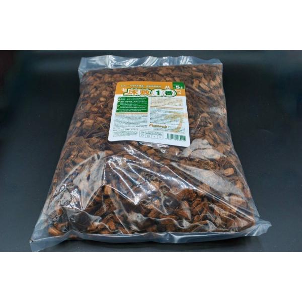 ヤシの実の外皮を粉砕し水洗いしてアク抜きした、生体に全く無害な天然素材100%の床材です。消臭力、通気性、保水性に優れています。成虫飼育、は虫類専用。※幼虫のえさにはなりません。内容量:5L原材料:ヤシ外皮 （原産国スリランカ）袋材質:ポリ...