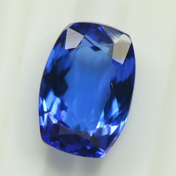 しっかりしてる！タンザナイトさん タンザナイト クッションカット 濃色 2.98ct AAAAA S-F086 鑑別証付き