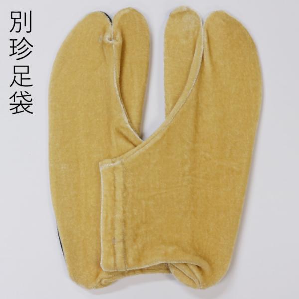 【カラー】ベージュ【材質】ポリエステル100％（ベロア素材）【サイズ】フリーサイズ/伸縮素材で（約22cm〜24cm対応）【特徴】伸縮性があるストレッチ素材なので履き心地抜群です。コハゼがない靴下タイプの足袋なので靴下としても履くことができます。