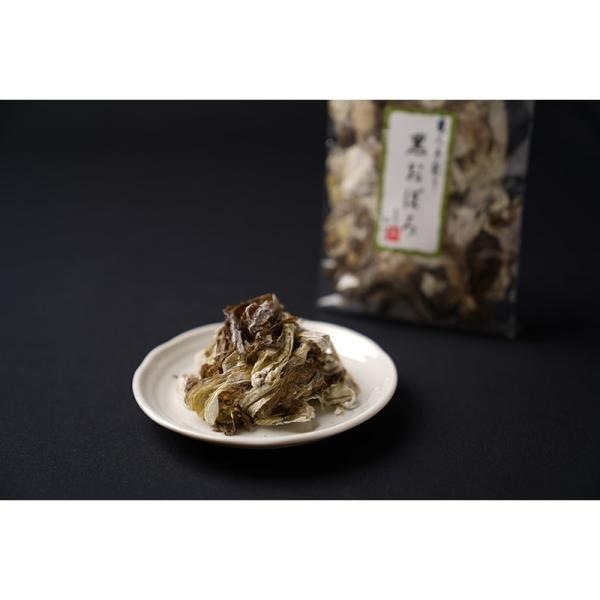 関西で５名しかいない職人さんの手削りによるおぼろ昆布。もはや作品。とろろ昆布の最高級品の黒おぼろ。おうどんの上にかけると絶品うどんの出来上がり。是非一度お試しください。【原材料名】昆布、醸造酢、砂糖、甘味料(甘草、ステビア)、ソルビット、調...