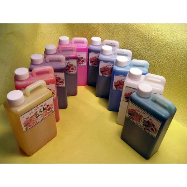 プリザーブドフラワー加工液 フレッシュアートぷり液【 一液くん】 薔薇用 染料入は、バラやカーネーションなどをプリザーブドフラワーに加工できる加工液です。花全体を液に浸けて加工します。1リットルの液に入れる目安としては、花のサイズがマチマチ...