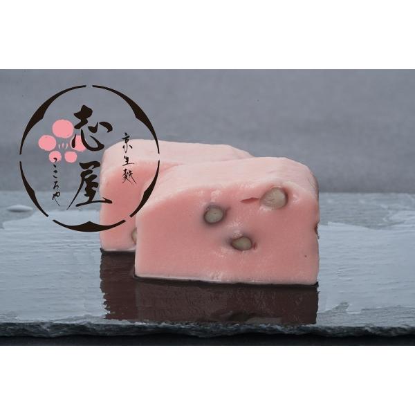 厳選した原材料を使用し、北海道産の「小豆」を練り込んだ商品です。食紅（食用色素）を入れ、色鮮やかに仕上げております。色付けしていない「相良麩（白）」もございます。おめでたい席等で、ご一緒に「紅白生麩」としてもお使い頂けます。【商品詳細】内容...