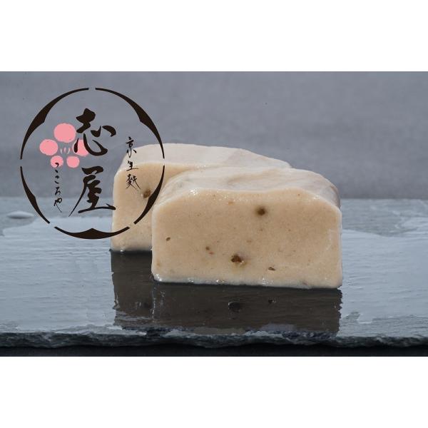 厳選した原材料を使用し 、有馬山椒を練り 込んだピリッとした辛さが特徴です。職人が一つ一つ丹精込めて手作りしております。【商品詳細】内容量：1本　サイズ：長―約２０cm・幅―約４cm・高−約２cm・重−約２３０g原材料名：小麦グルテン・もち...