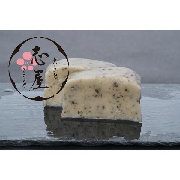 厳選した原材料を使用し、バジルを練り込んだ、爽やかでかつ濃厚な風味に仕上がっております。【商品詳細】内容量：1本　サイズ：長―約２０cm・幅―約４cm・高−約２cm・重−約２３０g原材料名：小麦グルテン・もち粉・バジル賞味期限：冷凍の状態 ...