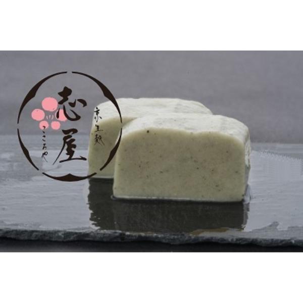 古代生麩は、他商品よりもさらに厳選したもち粉を使用し、より上質の「食感」「味」等を追求し、仕上げた生地です。こだわった上質の生地に天然の「よもぎ」を練り込んだ「味」良し「香り」良し、生麩の定番商品である「よもぎ麩」。職人が一つ一つ丹精込めて...