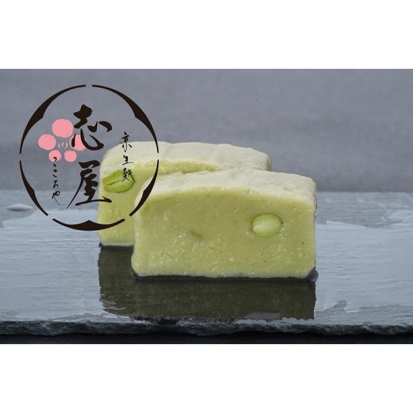 古代生麩は、他商品よりもさらに厳選したもち粉を使用し、より上質の「食感」「味」等を追求し、仕上げた生地です。こだわった上質の生地に「えだまめ」だけでなく「ペースト」を練り込む事により、つぶつぶ食感はもちろん、風味豊かに仕上がっております。【...