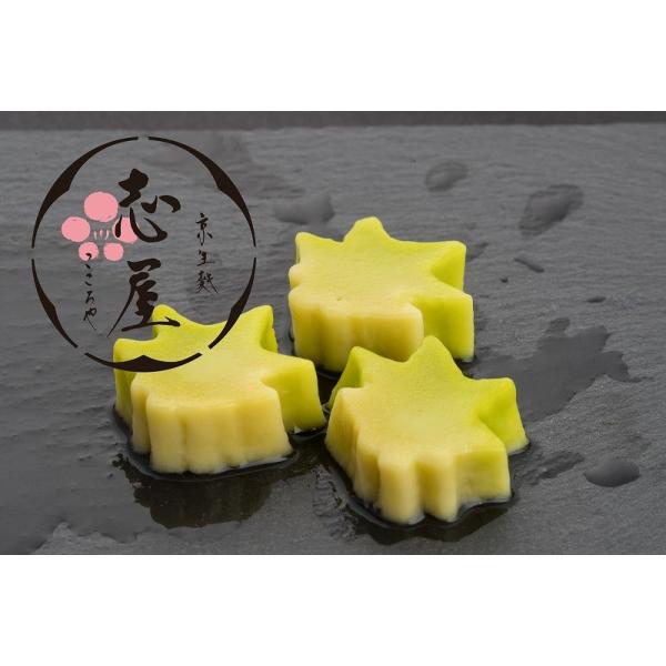 色違いの生地を十段積み重ねることにより、その断面は綺麗なグラデーションになっております。新緑の季節にふさわしい色合いに仕上がています。お皿に盛りつけると、綺麗に華やぐ事間違いなしの一品です。【商品詳細】内容量：1本　サイズ：長―約18ｃｍ幅...