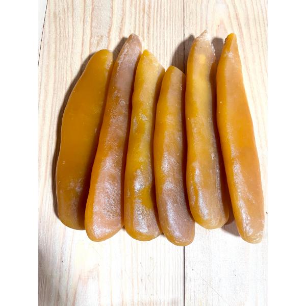 国産本からすみ今シーズンの新ものの出品です約30g前後の写真に写っている片腹のいずれかになりますいずれかのご指定は致しかねます、ご了承ください若干、色や形の不揃いや血抜き不足の規格外の訳あり品になりますすべて国産ボラの卵巣で今シーズンもので...