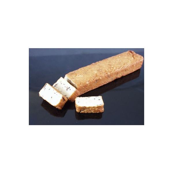 あわ麩の生地にきくらげを混ぜ込み、油で揚げました。しっくりと煮こんでいただくと美味しさが増します。■名称　　　萩麩■用途　　　煮物・蒸し物■原材料　　小麦グルテン、餅粉、粟、銀杏、きくらげ、ごま油■内容量　　1本■賞味期限　製造後90日■保...