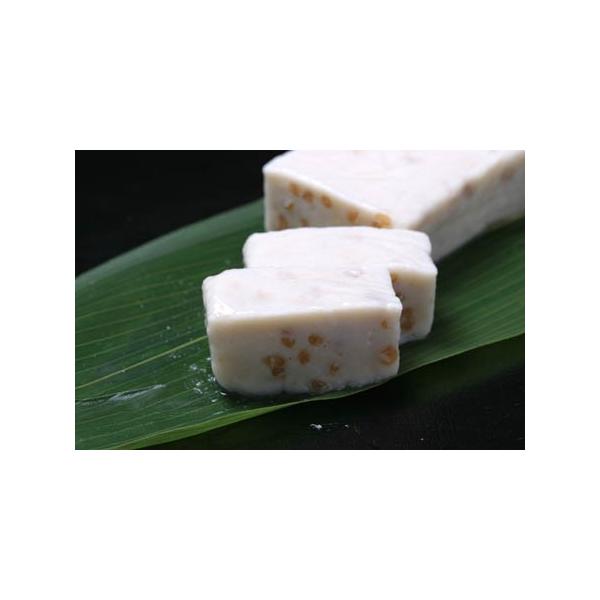 京都の食材で代表的な生麸で、煎った粒状の玄米を混ぜ込んでいます。香ばしい香りが口に広がり、煮物や鍋物、白味噌仕立てのお椀などに好評です。また、田楽味噌をぬって焼いても美味しく召し上がれます。■名　称　　粒玄米麩■用　途　　煮物、椀だね、焼き...