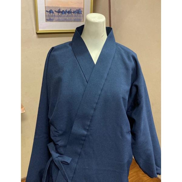 冬用　防寒用ポリエステル100%上下共にフリース生地の総裏付きとなりますので、とても暖かく過ごしていただけます。ポリエステル素材なのでお洗濯が楽々です。上着ポケット；左胸内ポケット・右前身ごろズボンポケット；両脇手首・足首・ウエスト　ゴム入...