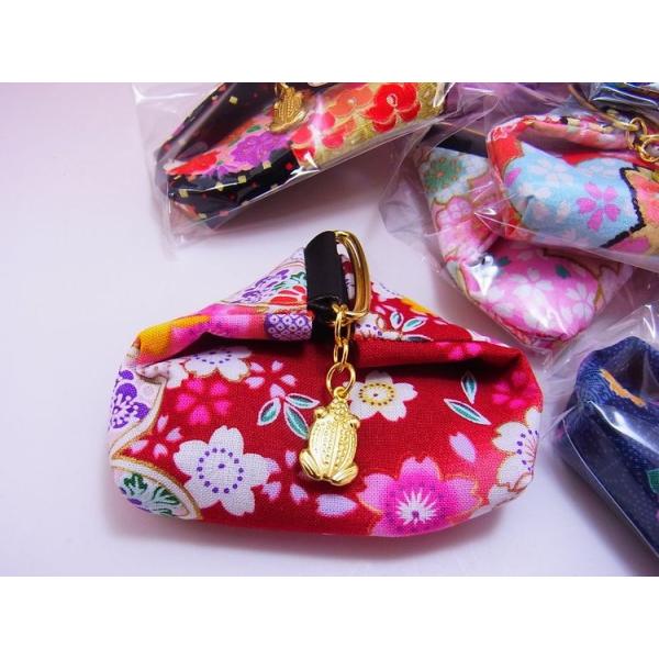 日本のおみやげ 花ゆうぜん三角小銭入れ 色 柄はアソートとなります Buyee Buyee Japanese Proxy Service Buy From Japan Bot Online