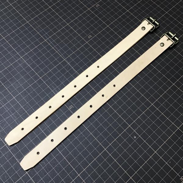 自転車やバイクのサイドバッグ類の固定用に製作いたしました。短めベルトなので小物の固定にも向いております。2本セットの出品になります。サイズ革厚み　　　　2.7ミリ(※自然素材のため多少誤差あります)幅　　　　　　20ミリ長さ　　全長320ミ...