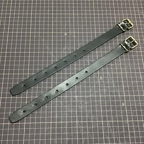 自転車やバイクのサイドバッグ類の固定用に製作いたしました。短めベルトなので小物の固定にも向いております。2本セットの出品になります。サイズ革厚み　　　　2.7ミリ(※自然素材のため多少誤差あります)幅　　　　　　20ミリ長さ　　全長320ミ...