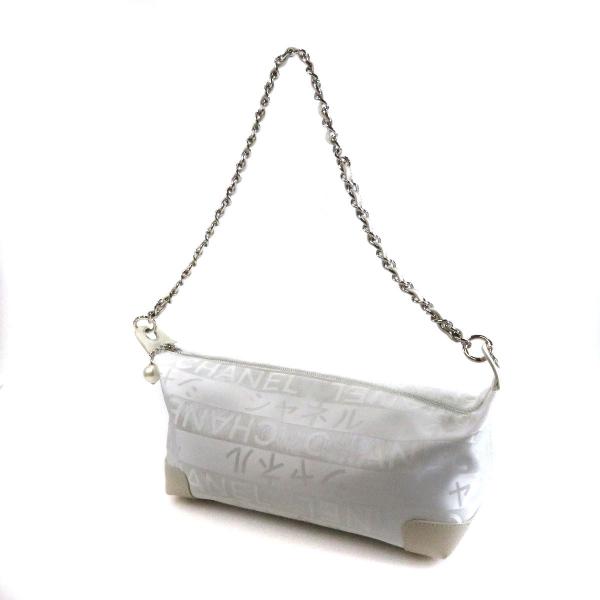 Chanel シャネル ロゴモチーフ ショルダーバッグ 当店一番人気 中古 ナイロンジャガード レディース