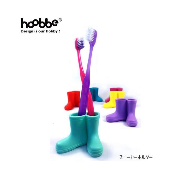 サイズ：70ｘ56ｘ50mm素材・材質：シリコン生産国：中国長靴型の歯ブラシスタンドです。毎朝の歯ブラシが少し楽しくなるようなカワイイデザインです。底には水抜き穴があります。