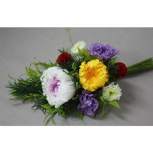 花器なし仏花アレンジです輪菊・カーネーション・小菊・千日紅ラスカス・ストーベ・他グリーン使用すべてプリザーブド使用です１対をご希望の方は２点のご注文をお願いいたしますお水を替える必要がありませんこちらの商品はサンプルですご注文いただいてから...