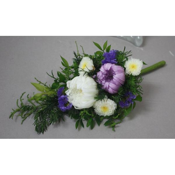 ★プリザーブドフラワー仏花(花器は付いておりません）★輪菊・小菊・スターチス  他グリーンすべてプリザーブド使用です★サイズは約ですが 高さ２０cm・横１３cmになります （お花の部分（グリーンもいれた）のサイズです）　茎部分は含みません★...