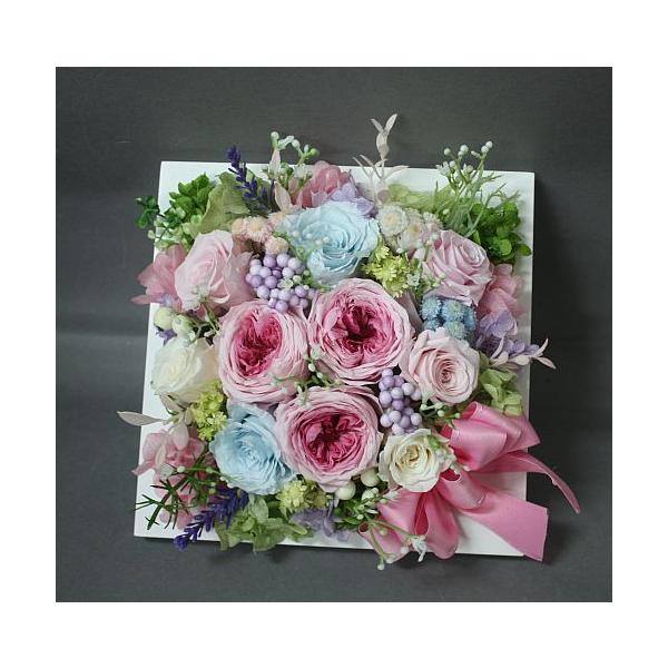 ★プリザーブドフレームアレンジ（ケース入り）　バラ・アジサイ・ライスフラワーはプリザーブド使用です　他に木の実・アートの実・リボンなどを使用しています　この商品はサンプルです　同じようにお作りいたしましてお送りいたしますが　手作り作品ですの...