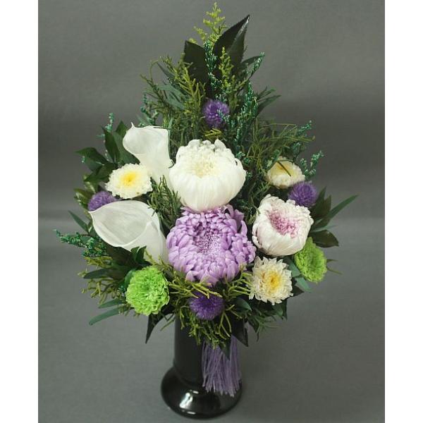 輪菊・カーネーション・小菊・千日紅・ラスカス・ストーベ等グリーンもすべてプリザーブド使用です後ろにリボンをお入れしてありますご注文いただいてからお作りいたします同じようにお作りいたしますご注文いただいてから３〜１０日後の発送になりますサイズ...