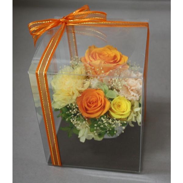 ケース入りアレンジですので埃が付きません長く飾ってお楽しみいただけますこちらのアレンジはサンプルです新しくお作り致しましてお送りいたしますお作りするのに3日〜10日ほどかかります