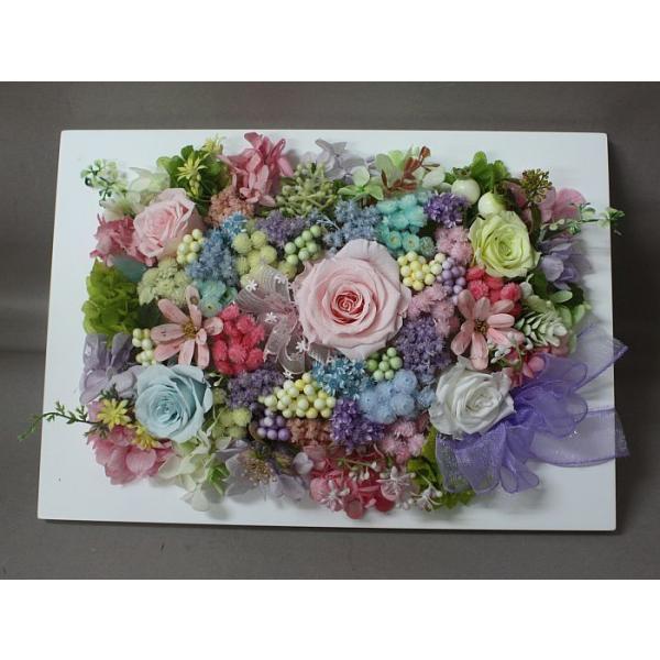 ★プリザーブドフレームアレンジ（ケース入り）　バラ・アジサイ・ライスフラワーはプリザーブド使用です　他に木の実・アートの実・ドライフラワー・リボンなどを使用しています　この商品はサンプルです　同じようにお作りいたしましてお送りいたしますが　...